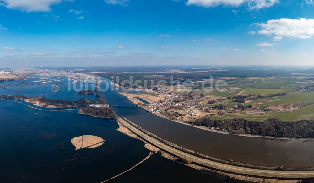 Luftbild Krajnik Dolny - Überflutete Flutungswiesen am Hochwasser- Pegel führenden Flußbett der Oder in Krajnik Dolny Niederkränig in Zachodniopomorskie, Polen