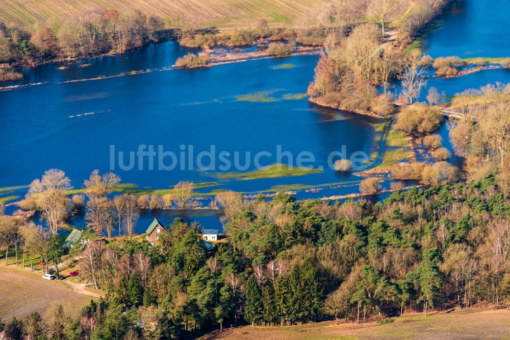 Bremervörde von oben - Überflutete Flutungswiesen am Hochwasser- Pegel führenden Flußbett der Oste in Bremervörde im Bundesland Niedersachsen, Deutschland