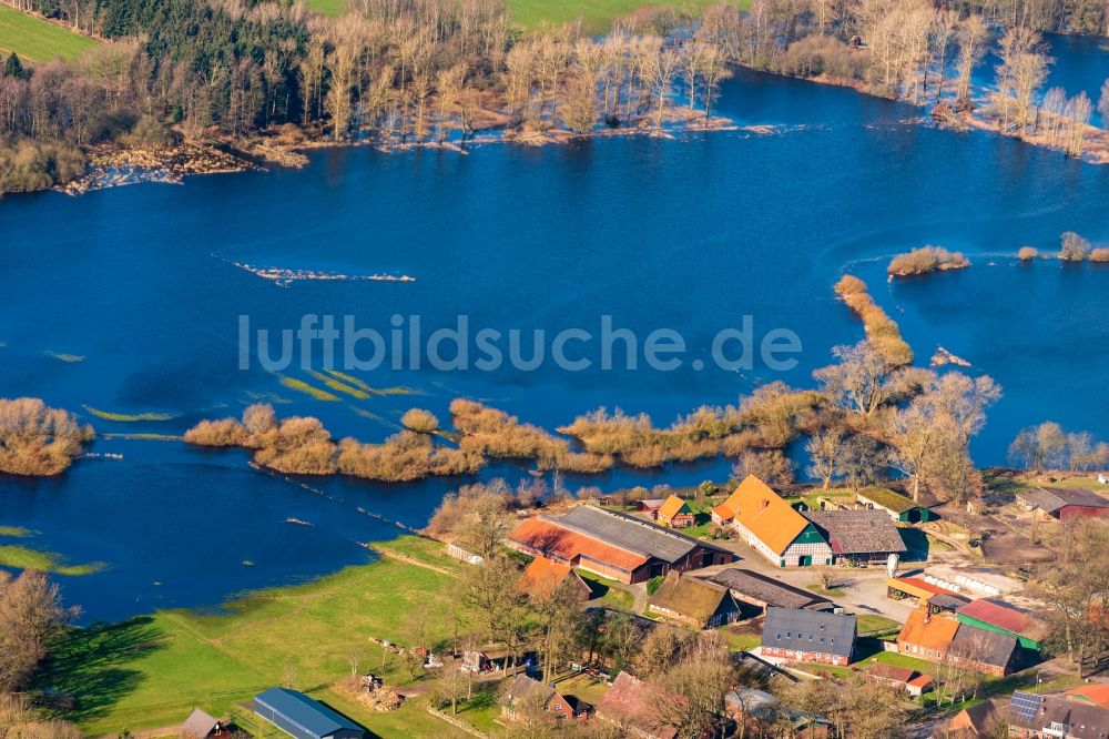 Bremervörde von oben - Überflutete Flutungswiesen am Hochwasser- Pegel führenden Flußbett der Oste in Bremervörde im Bundesland Niedersachsen, Deutschland