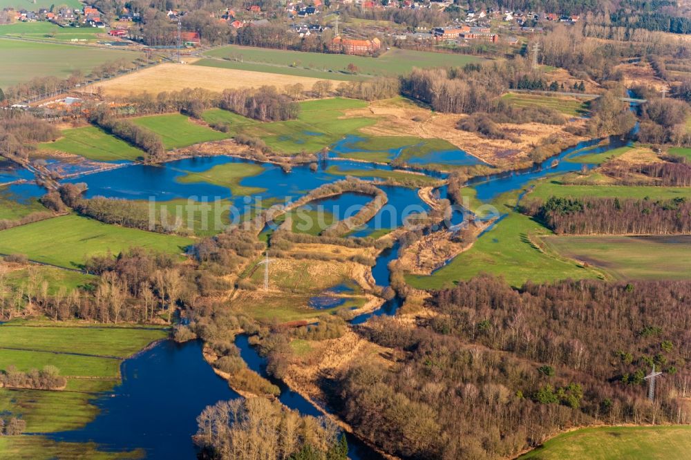 Luftbild Bremervörde - Überflutete Flutungswiesen am Hochwasser- Pegel führenden Flußbett der Oste in Bremervörde im Bundesland Niedersachsen, Deutschland