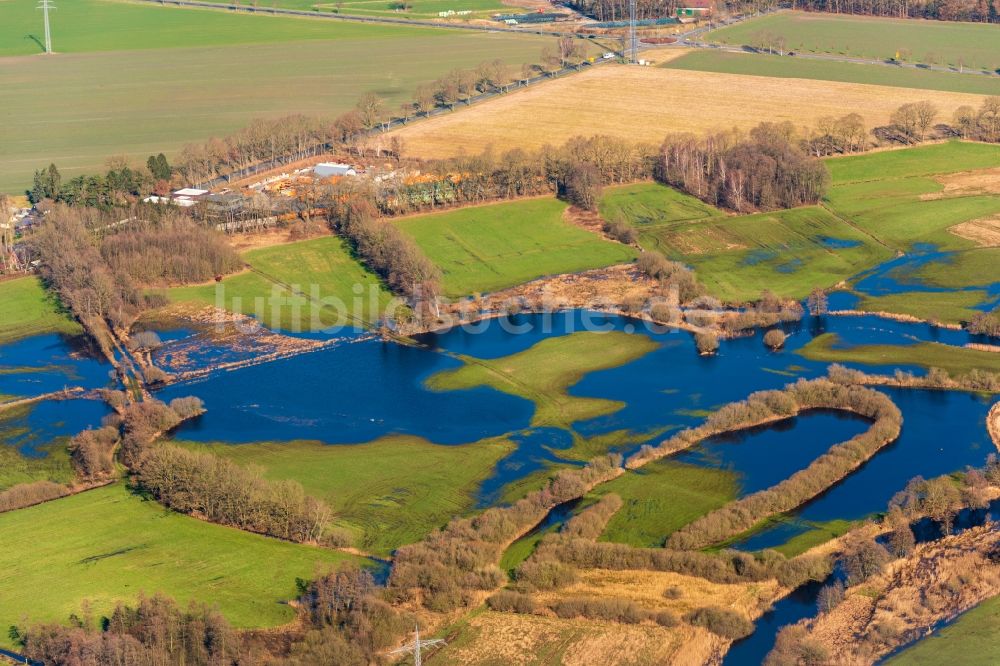 Bremervörde von oben - Überflutete Flutungswiesen am Hochwasser- Pegel führenden Flußbett der Oste in Bremervörde im Bundesland Niedersachsen, Deutschland