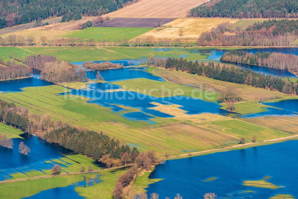 Bremervörde von oben - Überflutete Flutungswiesen am Hochwasser- Pegel führenden Flußbett der Oste in Bremervörde im Bundesland Niedersachsen, Deutschland