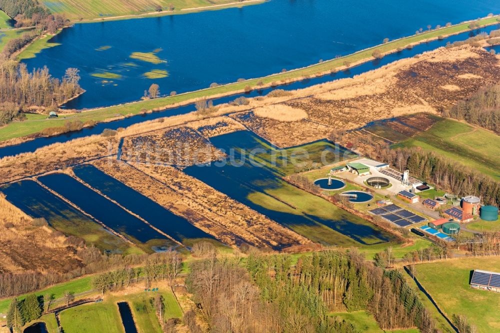 Bremervörde von oben - Überflutete Flutungswiesen am Hochwasser- Pegel führenden Flußbett der Oste in Bremervörde im Bundesland Niedersachsen, Deutschland