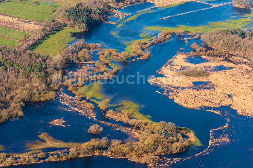 Luftbild Sandbostel - Überflutete Flutungswiesen am Hochwasser- Pegel führenden Flußbett Oste in Sandbostel im Bundesland Niedersachsen, Deutschland