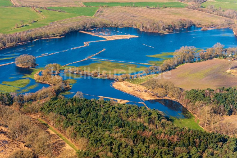 Luftbild Sandbostel - Überflutete Flutungswiesen am Hochwasser- Pegel führenden Flußbett Oste in Sandbostel im Bundesland Niedersachsen, Deutschland