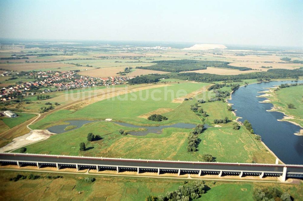 Rothensee aus der Vogelperspektive: Überflutungsflächen an der Kanalbrücke bei Rothensee/Hohenwarthe