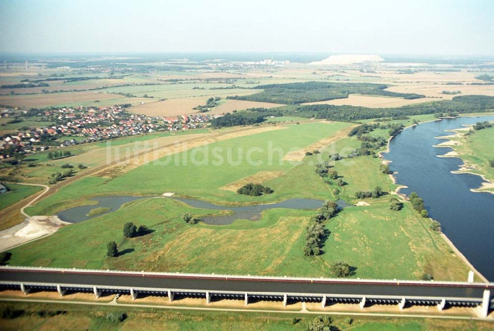 Rothensee von oben - Überflutungsflächen an der Kanalbrücke bei Rothensee/Hohenwarthe