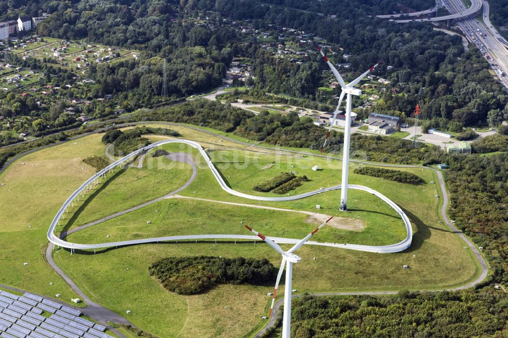 Hamburg von oben - Berg der aufgeschütteten Mülldeponie Energieberg Georgswerder im Ortsteil Wilhelmsburg in Hamburg, Deutschland