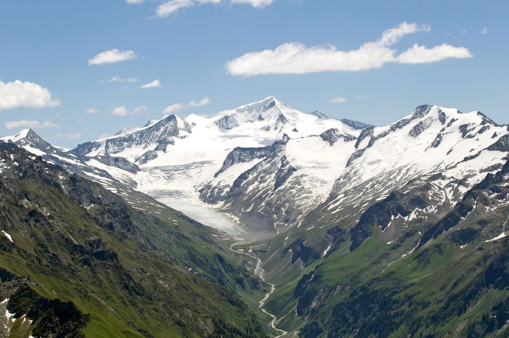 Luftaufnahme Grimentz - Berg- und Gletscher- Landschaft bei Grimentz im Canton Wallis in der Schweiz