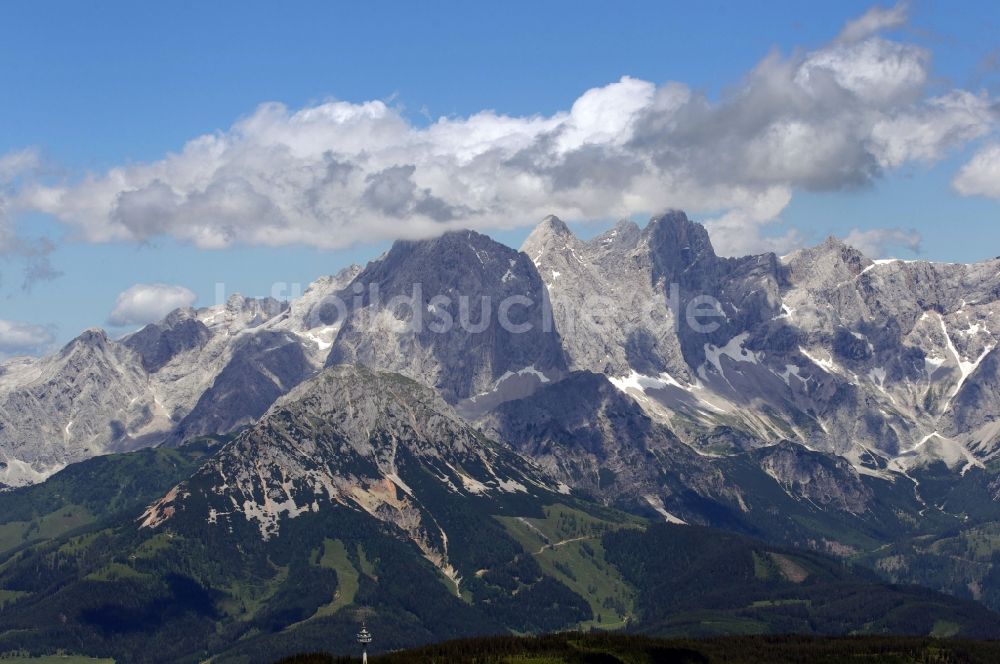 Grimentz von oben - Berg- und Gletscher- Landschaft bei Grimentz im Canton Wallis in der Schweiz