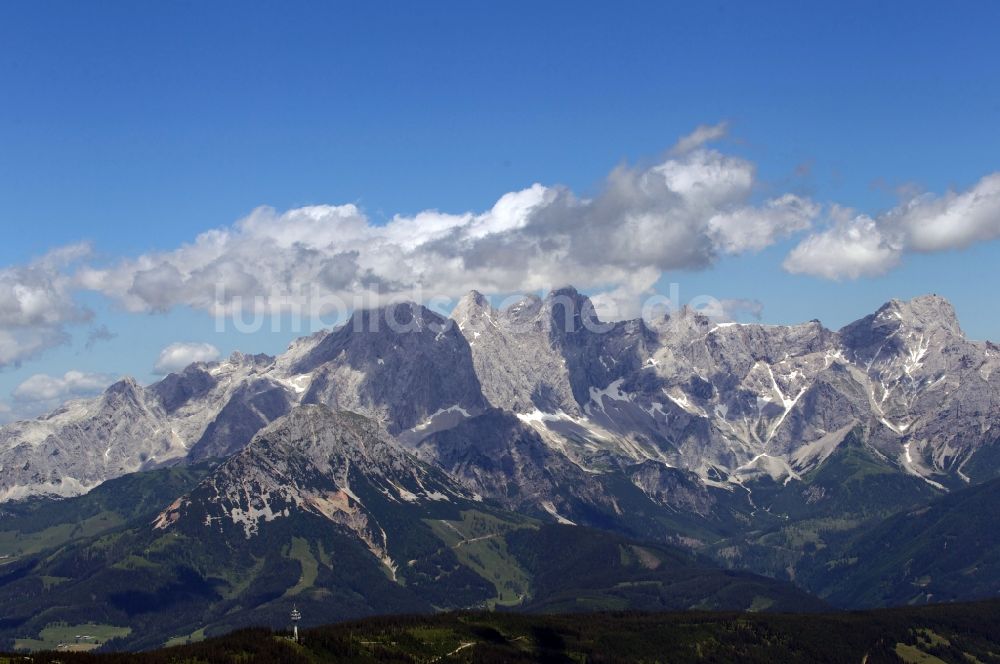 Grimentz aus der Vogelperspektive: Berg- und Gletscher- Landschaft bei Grimentz im Canton Wallis in der Schweiz