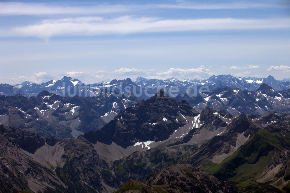 Grimentz von oben - Berg- und Gletscher- Landschaft bei Grimentz im Canton Wallis in der Schweiz