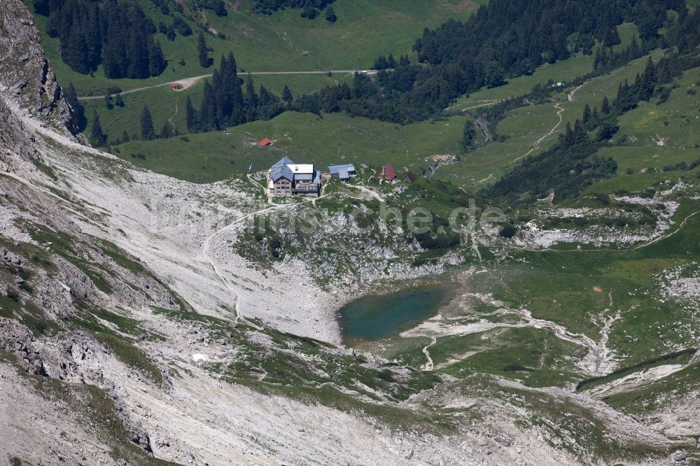 Grimentz aus der Vogelperspektive: Berg- und Gletscher- Landschaft bei Grimentz im Canton Wallis in der Schweiz