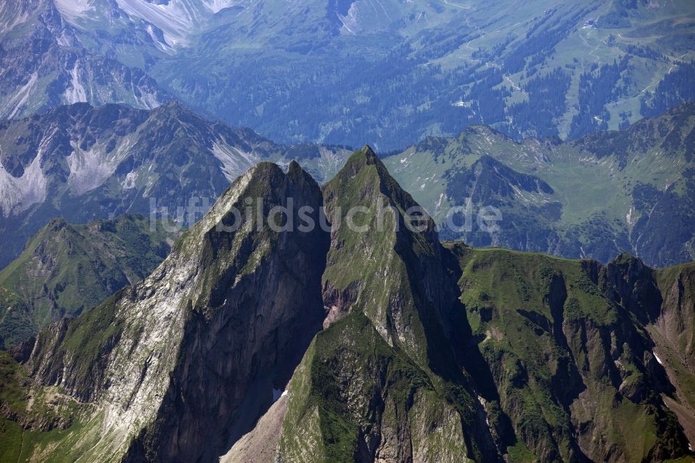 Luftaufnahme Grimentz - Berg- und Gletscher- Landschaft bei Grimentz im Canton Wallis in der Schweiz