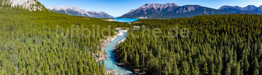 Luftaufnahme Cline River - Berg- und Tal Landschaft in Cline River in Alberta, Kanada