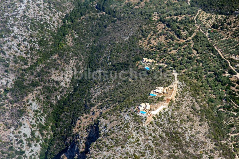 Poros aus der Vogelperspektive: Bergandschaft bei Poros auf Lefkada in Griechenland