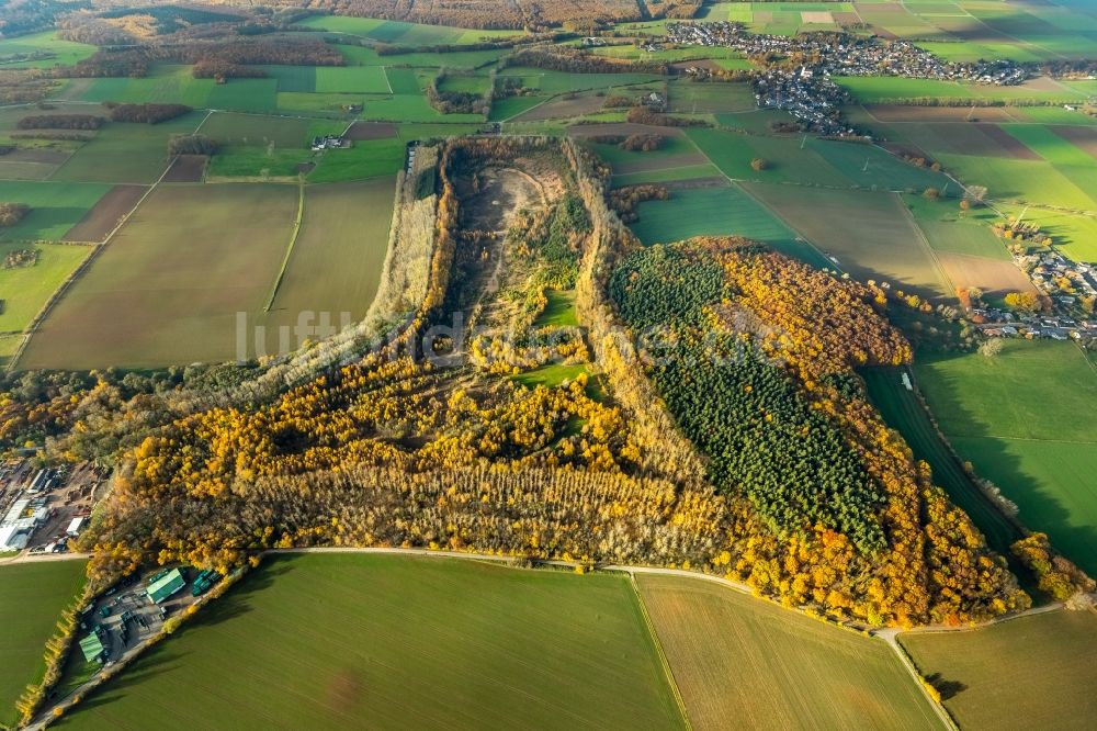 Luftaufnahme Düren - Bergbau- Abraumhalde Berghalde Beythal in Düren im Bundesland Nordrhein-Westfalen, Deutschland