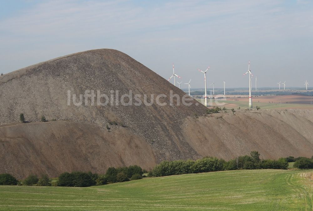 Volkstedt aus der Vogelperspektive: Bergbau- Abraumhalde des ehemaligen Kupfer - Bergbaus in Volkstedt im Bundesland Sachsen-Anhalt, Deutschland