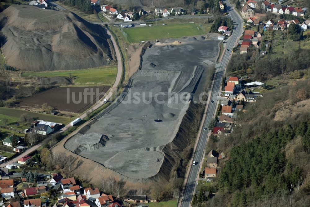 Hergisdorf aus der Vogelperspektive: Bergbau- Abraumhalde vom Kupfer- Abbau in Hergisdorf im Bundesland Sachsen-Anhalt