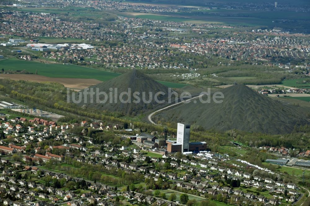 Loos-en-Gohelle von oben - Bergbau- Abraumhalde in Loos-en-Gohelle in Nord-Pas-de-Calais Picardie, Frankreich