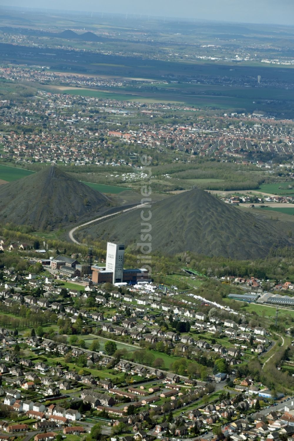 Loos-en-Gohelle aus der Vogelperspektive: Bergbau- Abraumhalde in Loos-en-Gohelle in Nord-Pas-de-Calais Picardie, Frankreich