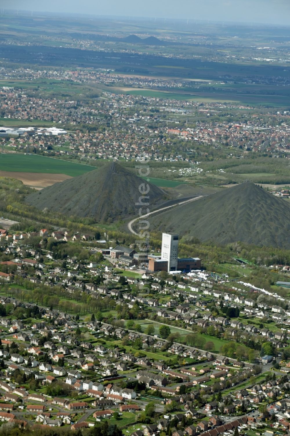 Luftbild Loos-en-Gohelle - Bergbau- Abraumhalde in Loos-en-Gohelle in Nord-Pas-de-Calais Picardie, Frankreich