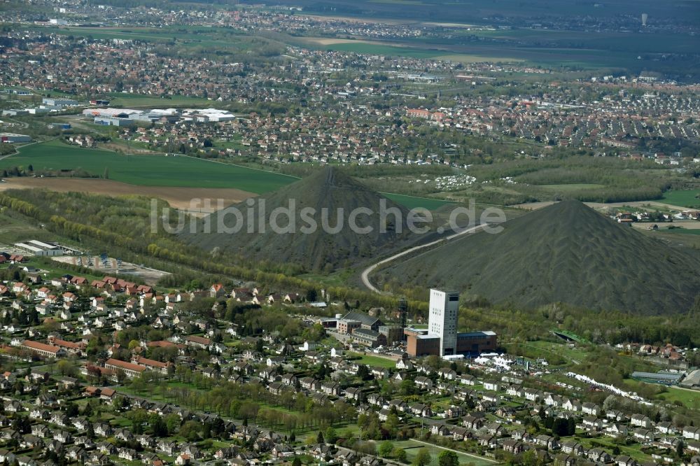 Luftaufnahme Loos-en-Gohelle - Bergbau- Abraumhalde in Loos-en-Gohelle in Nord-Pas-de-Calais Picardie, Frankreich