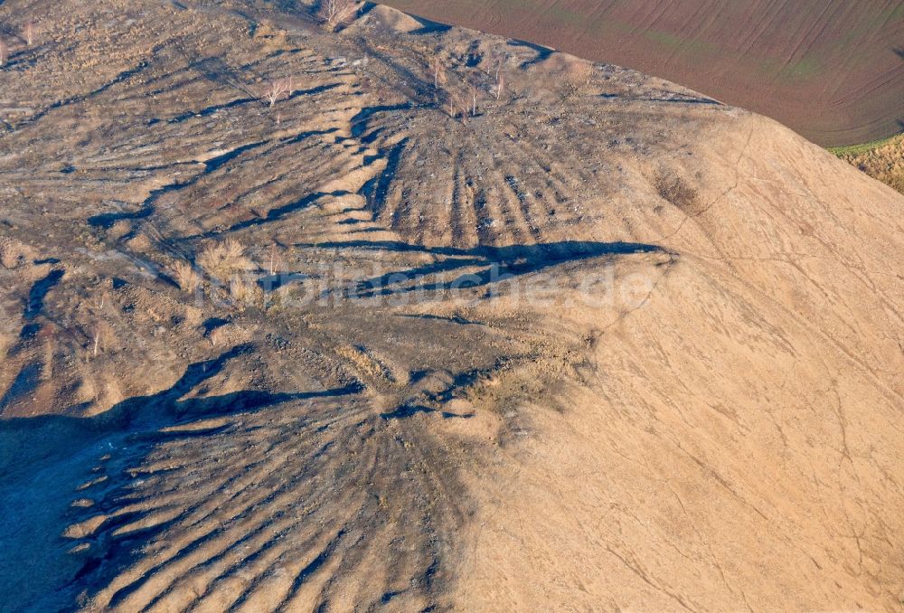 Klostermansfeld aus der Vogelperspektive: Bergbau- Abraumhalde im Mansfelder Land in Klostermansfeld im Bundesland Sachsen-Anhalt, Deutschland