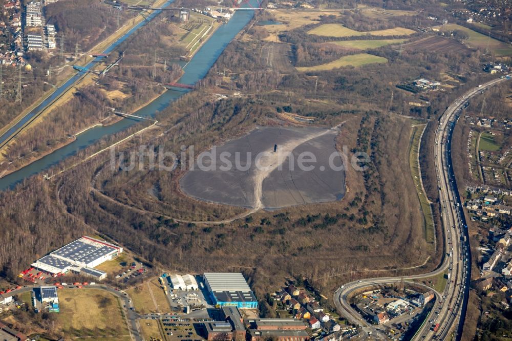 Essen von oben - Bergbau- Abraumhalde Schurenbachhalde in Essen im Bundesland Nordrhein-Westfalen