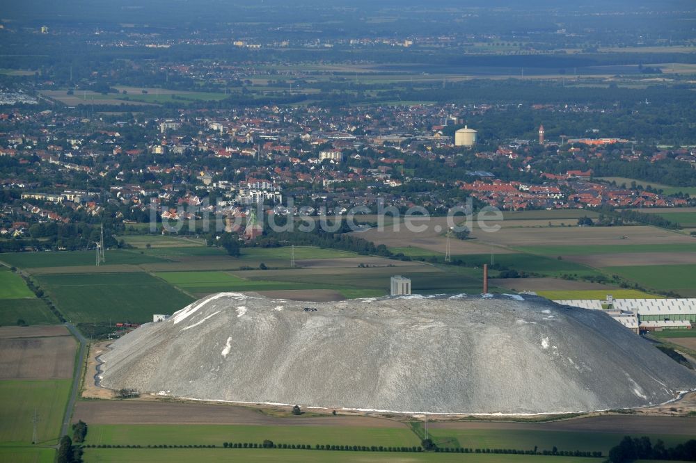 Sehnde aus der Vogelperspektive: Bergbau- Halde Bergmannssegen, Schacht Hugo, im Ortsteil Ilten in Sehnde im Bundesland Niedersachsen, Deutschland