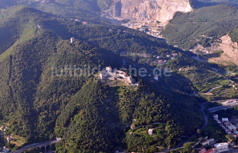 Salerno von oben - Berggruppe Monti Lattari bei der Stadt Salerno in der gleichnamigen Provinz in Italien