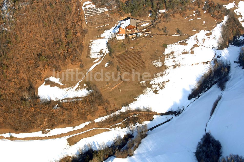 Luftbild Santa Trinità - Berghütten am Hang Santa Trinitàs nordöstlich von Bozen (Bolzano) in Italien