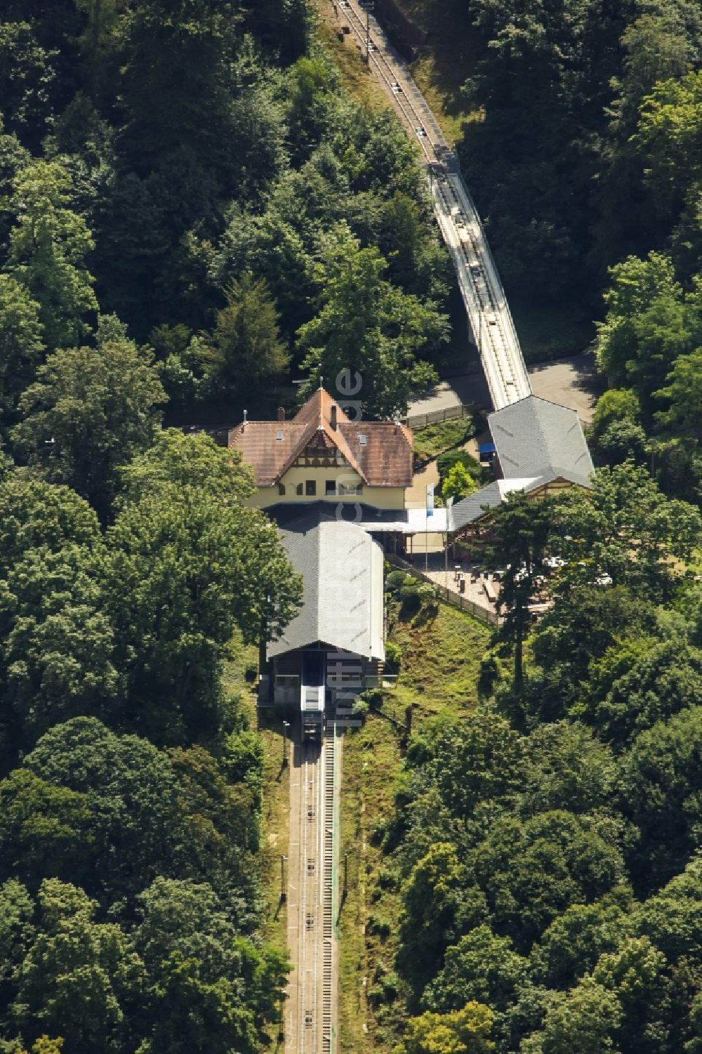 Heidelberg von oben - Bergschneise und Station der alten Königsstuhlbahn in Heidelberg im Bundesland Baden-Württemberg