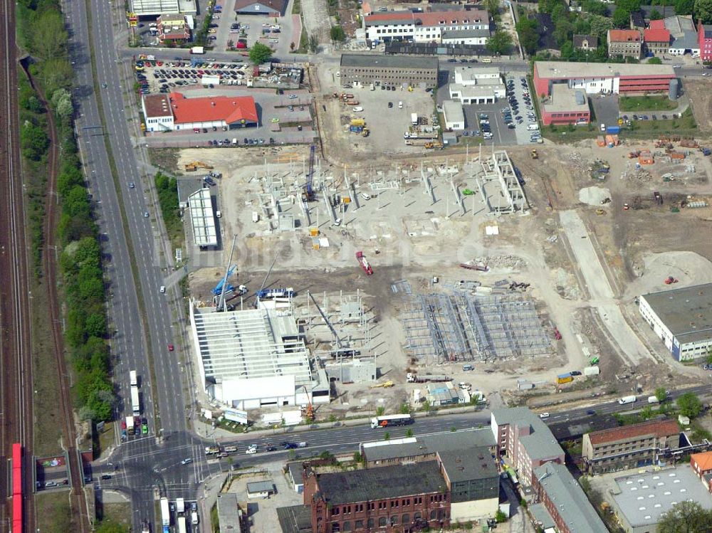 Luftbild Berlin - Berlin Adlershof Blick auf die Baustelle des neuen OBI Marktes