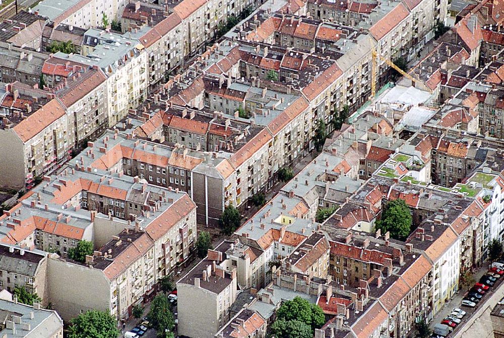 Berlin Prenzlauer Berg von oben - 06.09.1995 Berlin Altbau Häuserdächer an der Stargarder Straße Prenzlauer Berg