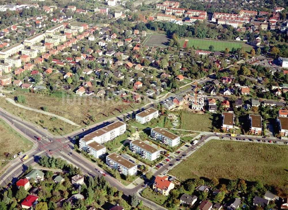 Berlin - Altglienicke von oben - Berlin - Altglienicke mit Blick auf die Kreuzung Schönefelder Chaussee- Wegedornstraße und Neubaugebiet Kasperstraße 10