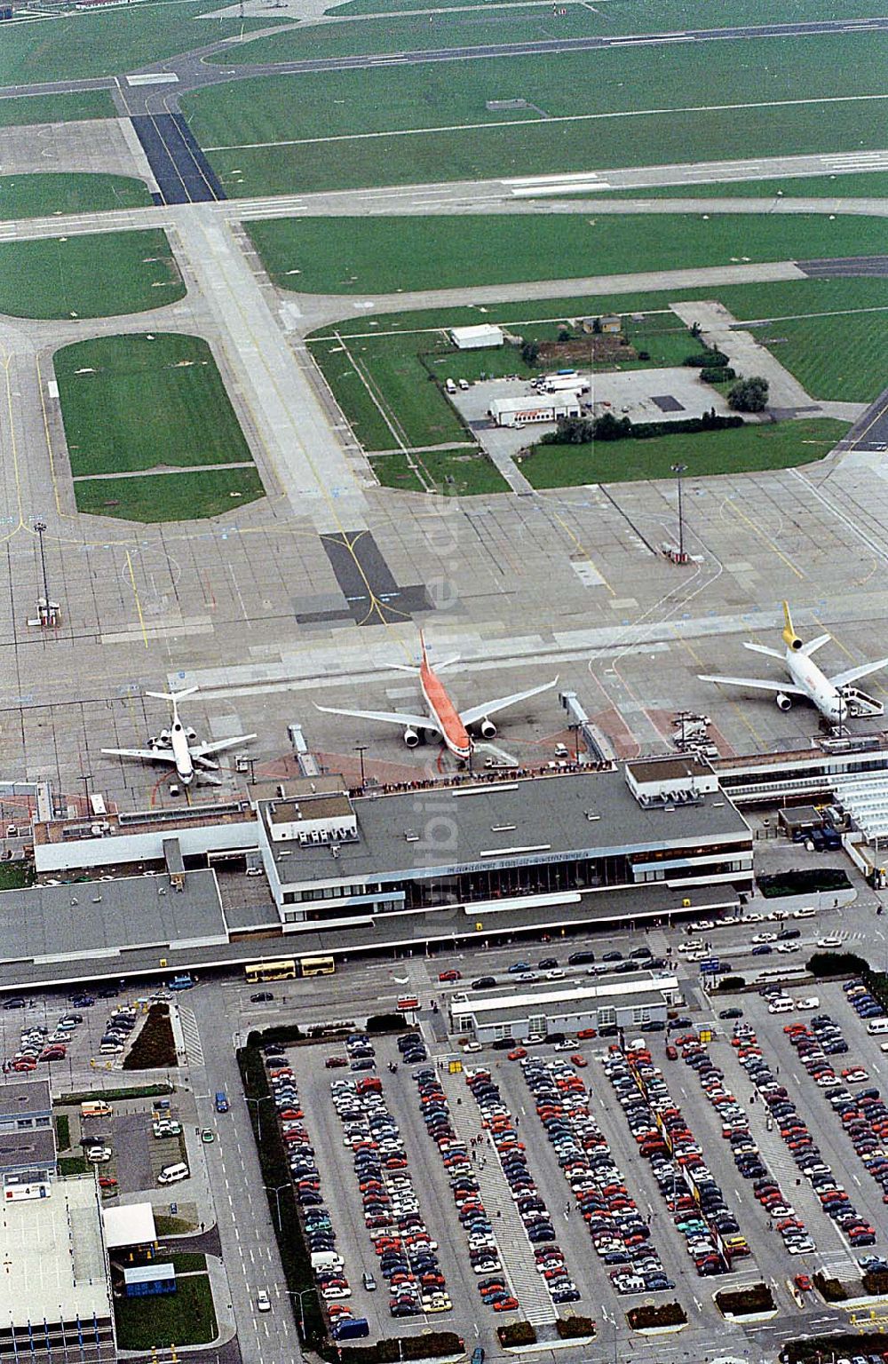 Berlin Treptow Altglienicke von oben - 24.09.1995 Berlin Altklienicke / Flughafen