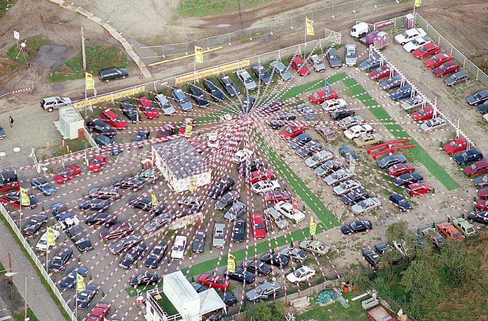 Berlin-Karow von oben - 21.09.1995 Berlin, Automarkt in Karow - Nord