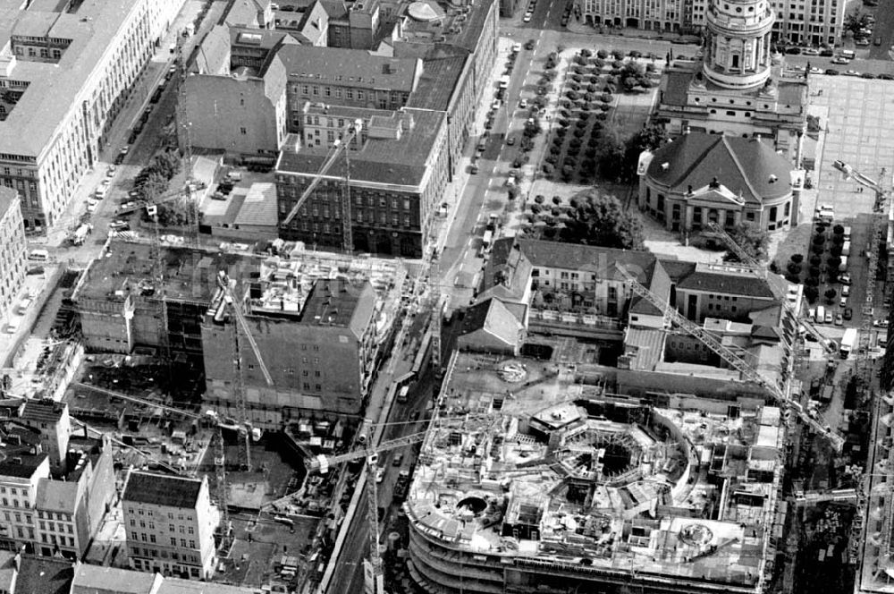 Berlin aus der Vogelperspektive: 02.10.1994 Berlin Bau der Friedrichstadtpassagen