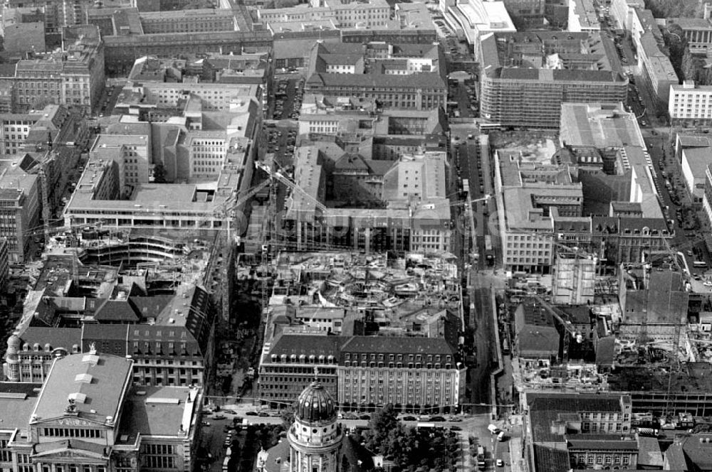 Berlin von oben - 02.10.1994 Berlin Bau der Friedrichstadtpassagen