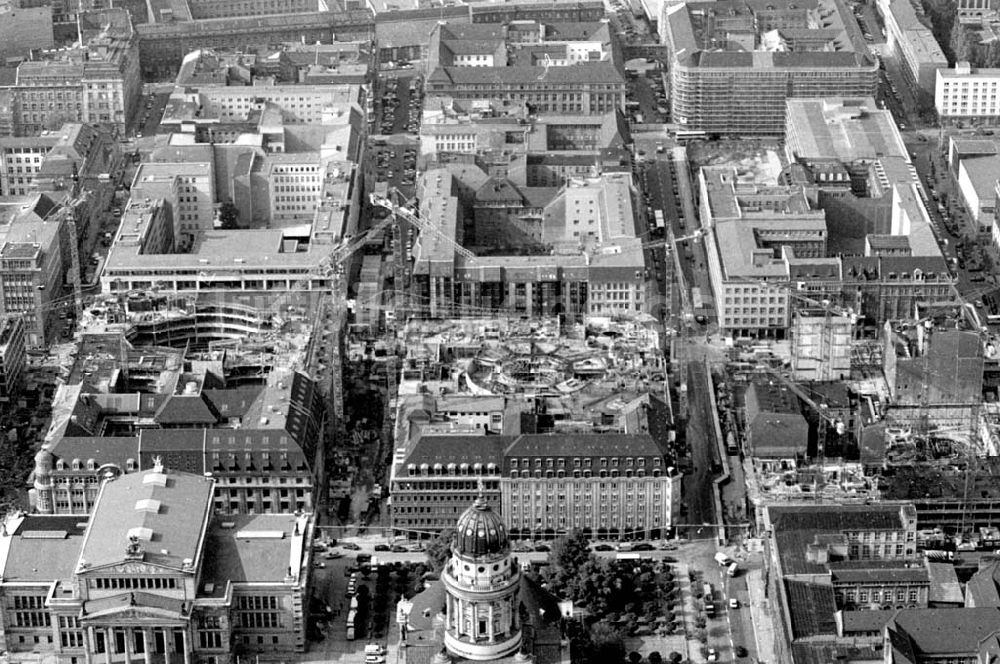 Luftaufnahme Berlin - 02.10.1994 Berlin Bau der Friedrichstadtpassagen