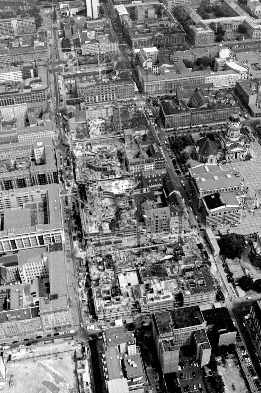 Luftbild Berlin - 02.10.1994 Berlin Bau der Friedrichstadtpassagen