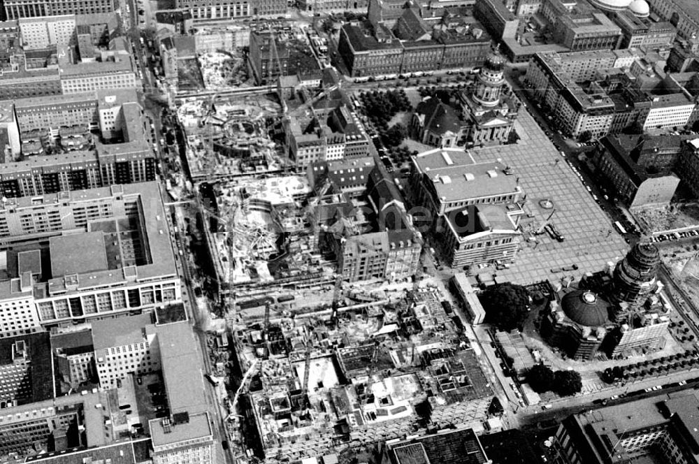 Luftbild Berlin - 02.10.1994 Berlin Bau der Friedrichstadtpassagen