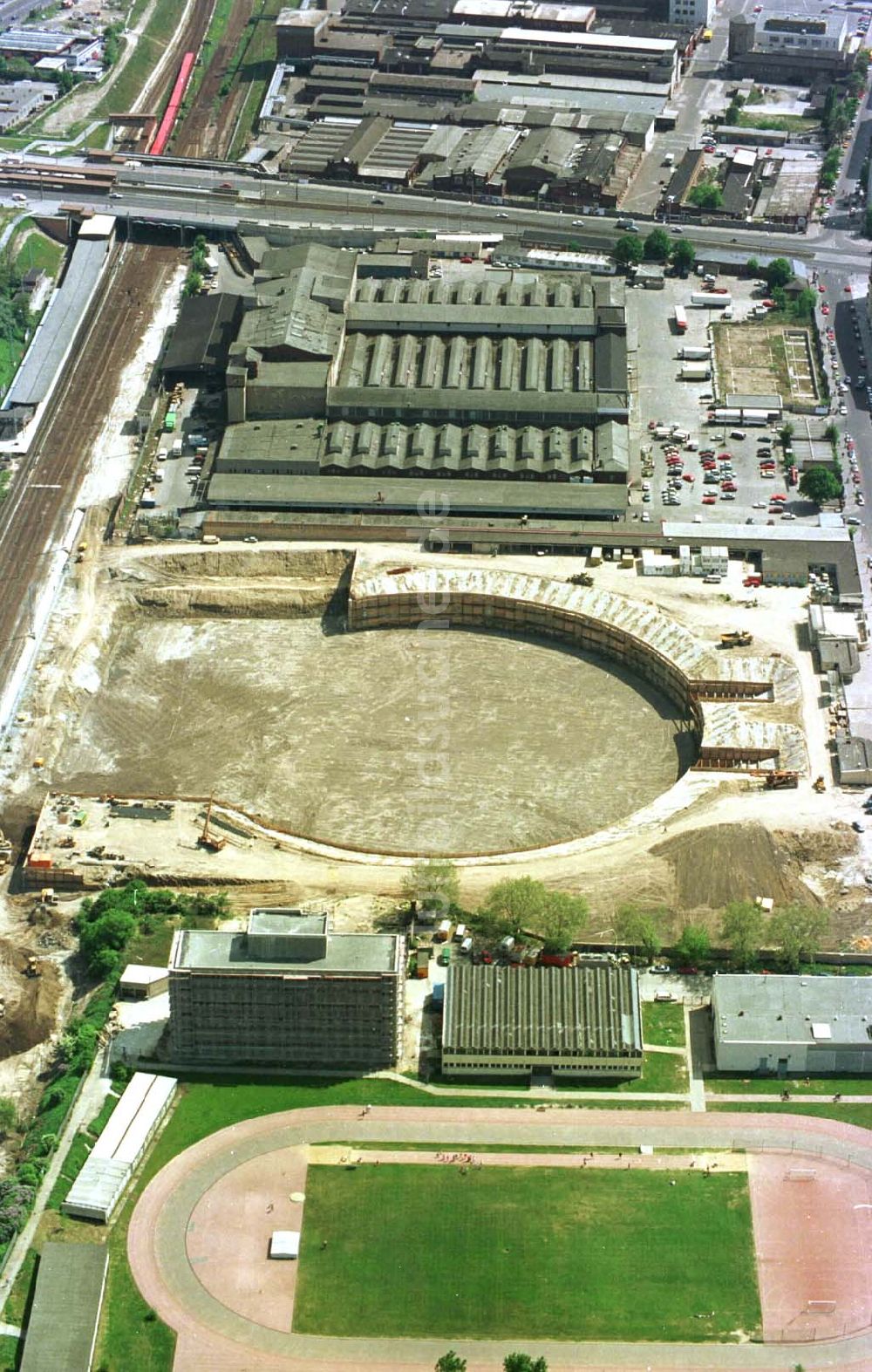 Luftaufnahme Berlin - 24.05.94 Berlin Bau des Velodroms an der Landsberger Allee in Berlin