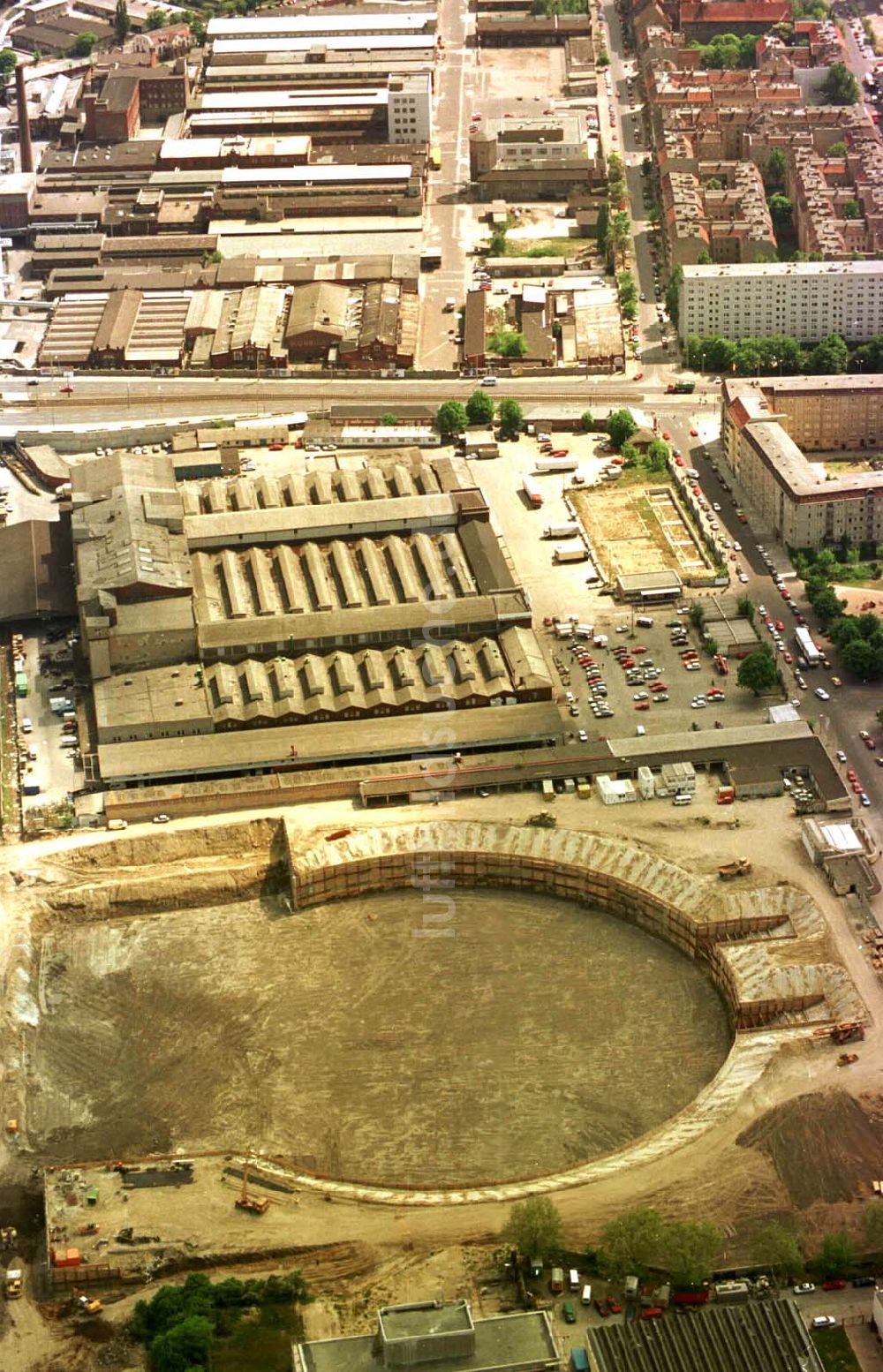 Berlin von oben - 24.05.94 Berlin Bau des Velodroms an der Landsberger Allee in Berlin