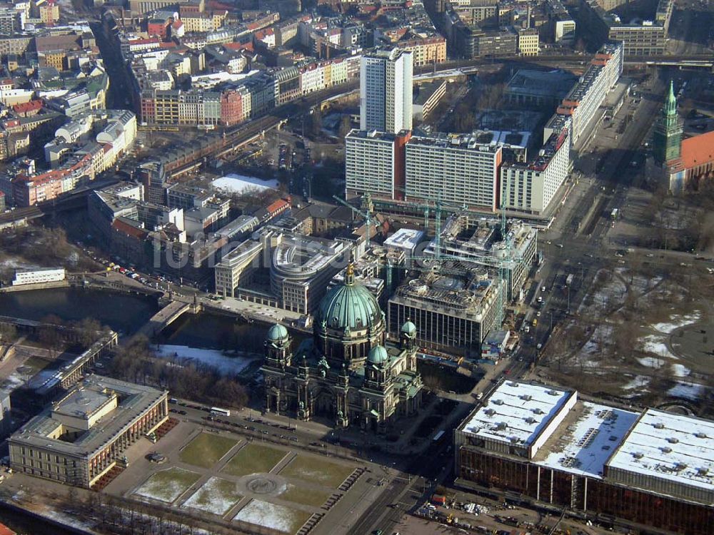 Berlin aus der Vogelperspektive: BERLIN 13.02.2003 Baustelle DOM-AQUAREE der DIFA am Berliner Dom in Berlin - Mitte. Pilot: Grahn