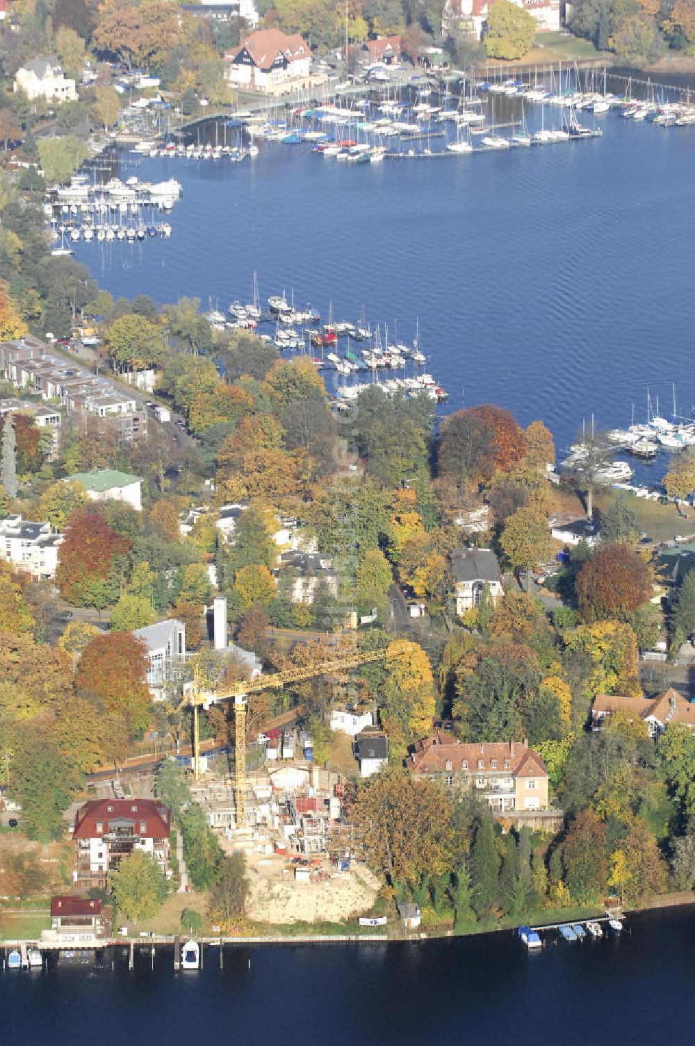 Berlin aus der Vogelperspektive: Berlin Baustelle Am Kleinen Wannsee 2 der CONCEPT BAU - PREMIER GmbH