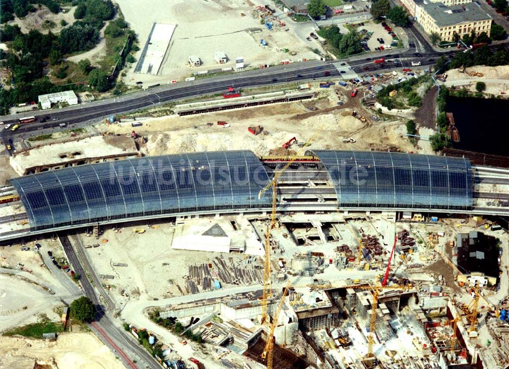 Luftbild Berlin - Tiergarten - 02.09.2002 Berlin Baustelle Lehrter Bahnhof am Regierungsviertel im Tiergarten.