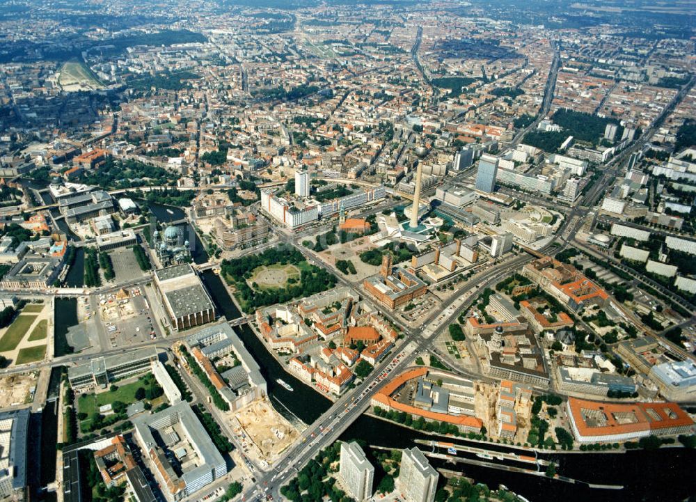 Luftbild Berlin - Berlin Überblick auf die Mitte Berlins und dem Fernsehturm