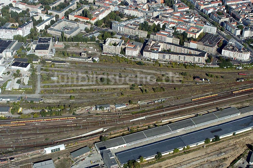 Berlin / Friedrichshain von oben - BERLIN 01.10.2003 Blick auf das Gelände des alten Güter- und Rangierbahnhofes am S-Bahnhof Warschauer Straße.